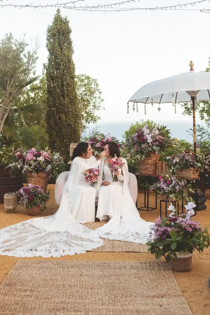 Miradas complices y primeras lagrimas de emocion durante la ceremonia