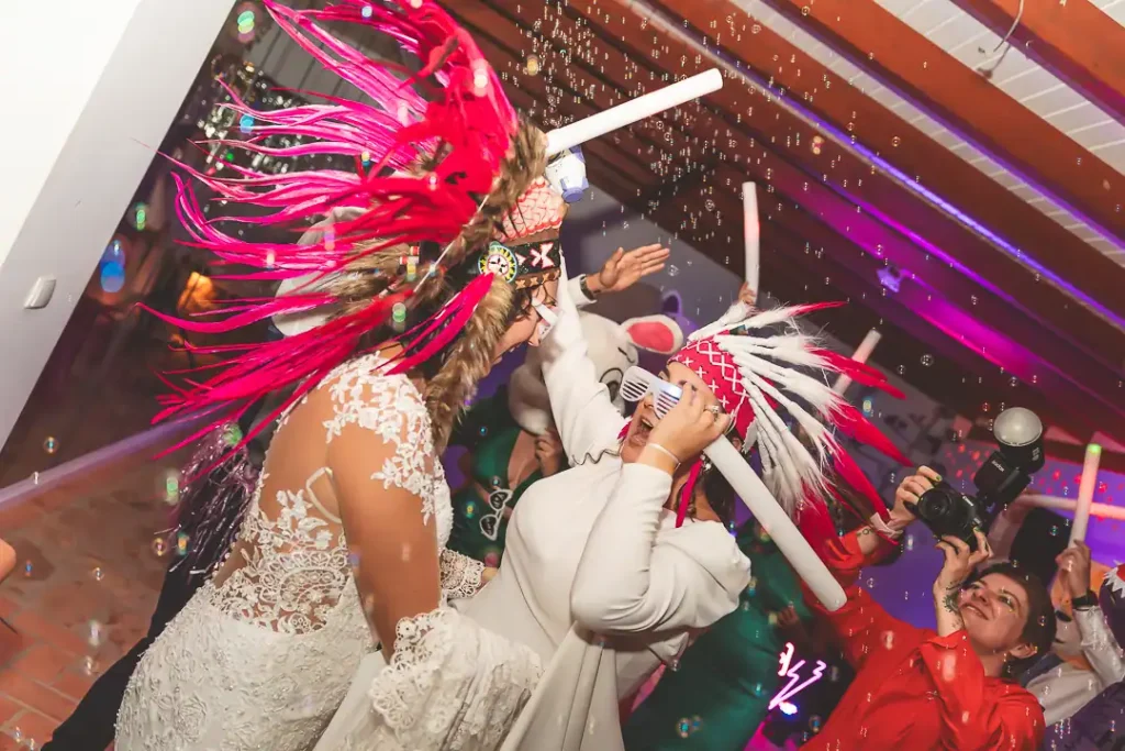 novias disfrutando en la h ora loca en finca la hacienda