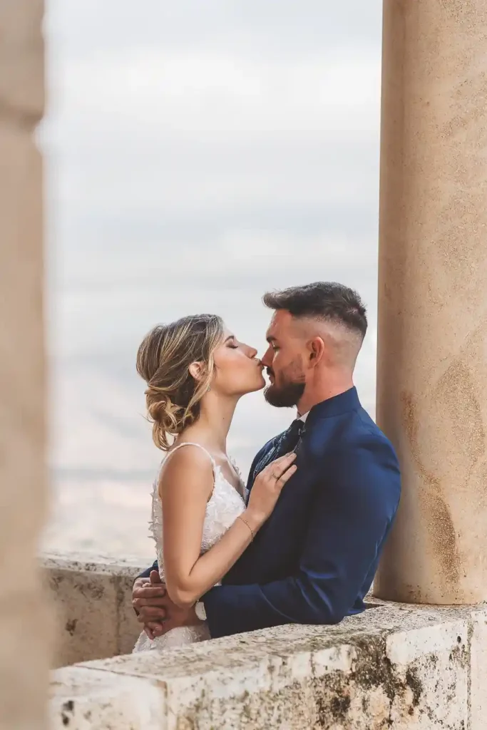 Mirada de los novios – postboda en el Castillo de Vélez-Blanco