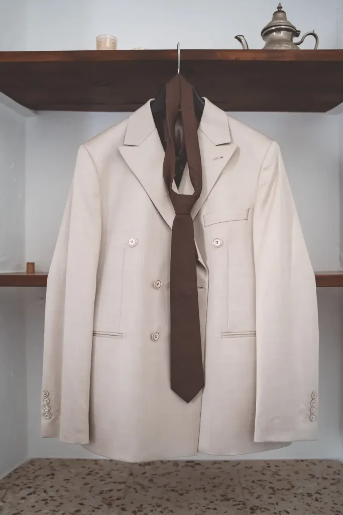 Detalles de el traje del novio