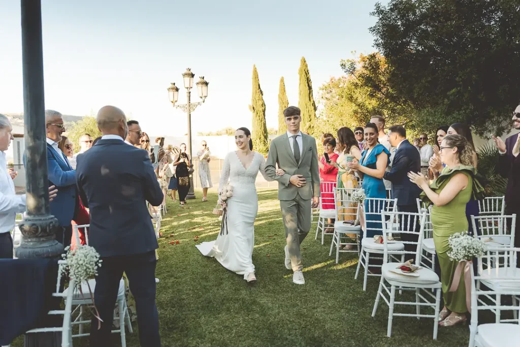 Entrada de la novia junto con su hermano