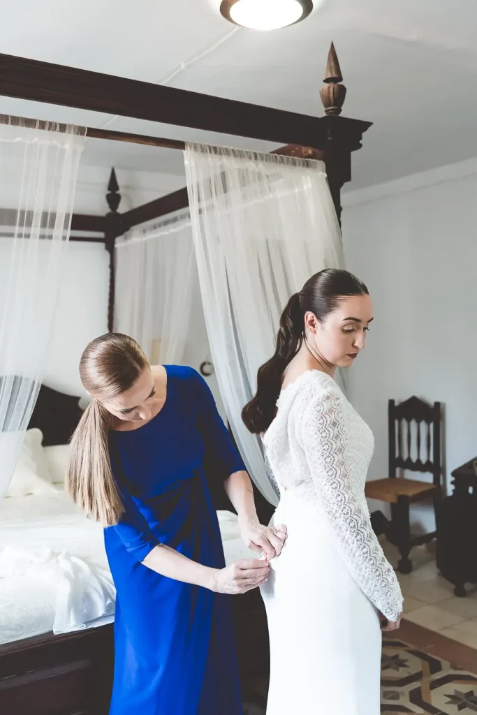 Preparativos de la novia con su madre en Hacienda Monte Pilar