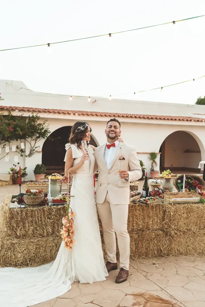 Fotografía editorial nupcial realizada en La Fábrica de los Genoveses con estética mediterránea y luz natural