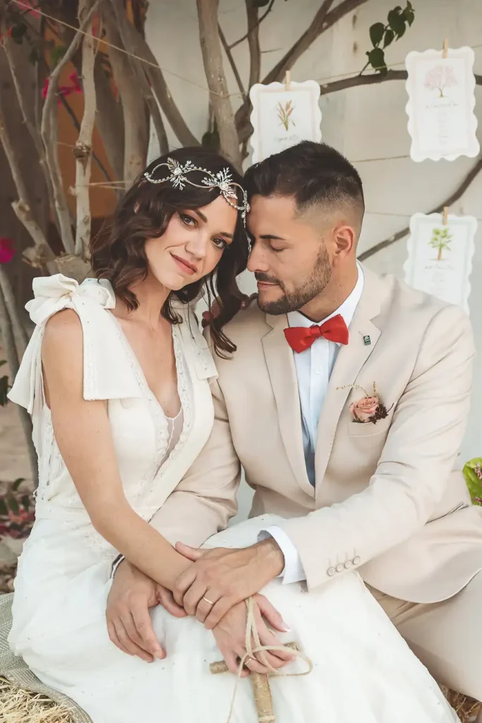 Fotografía editorial nupcial realizada en La Fábrica de los Genoveses con estética mediterránea y luz natural