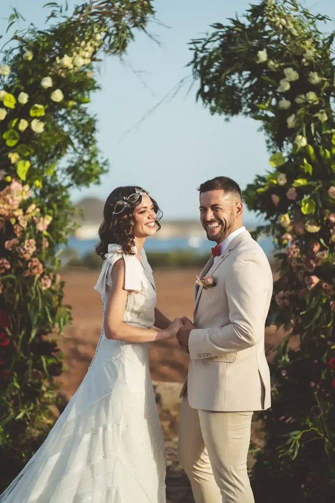 Sesión editorial nupcial con estética mediterránea y estilo natural