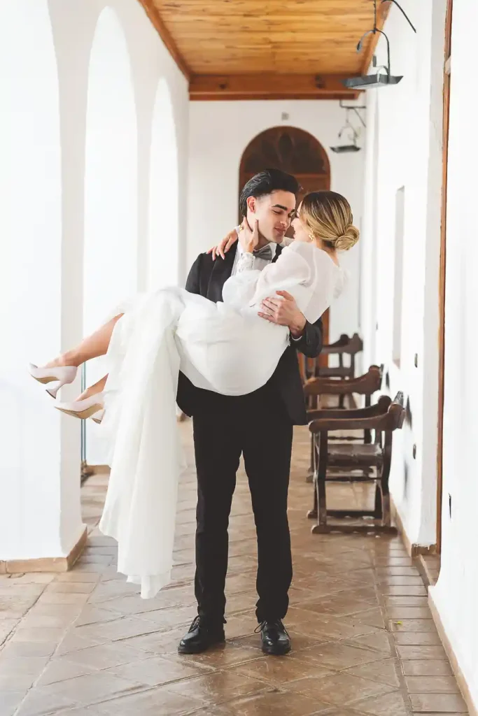 Fotografía editorial de boda con estética romántica y elegante 01