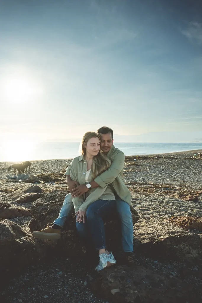 Momento íntimo de pareja en una preboda en Almería