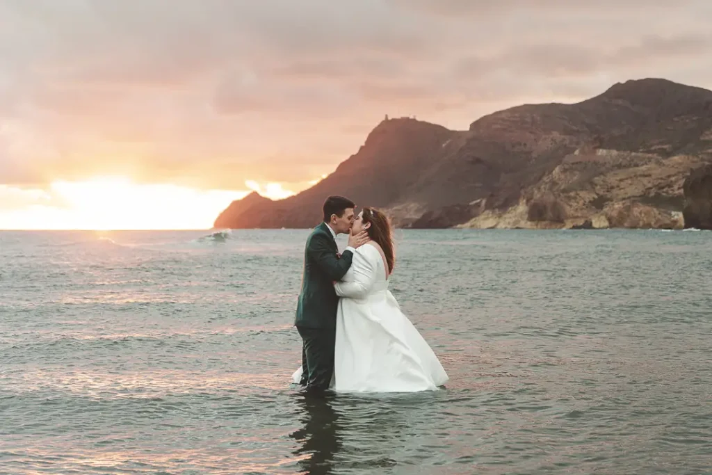 Postboda al atardecer en la costa de Cabo de Gata
