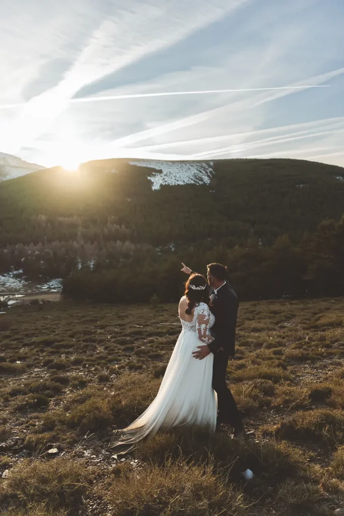 Luz dorada al atardecer durante una postboda en Almería