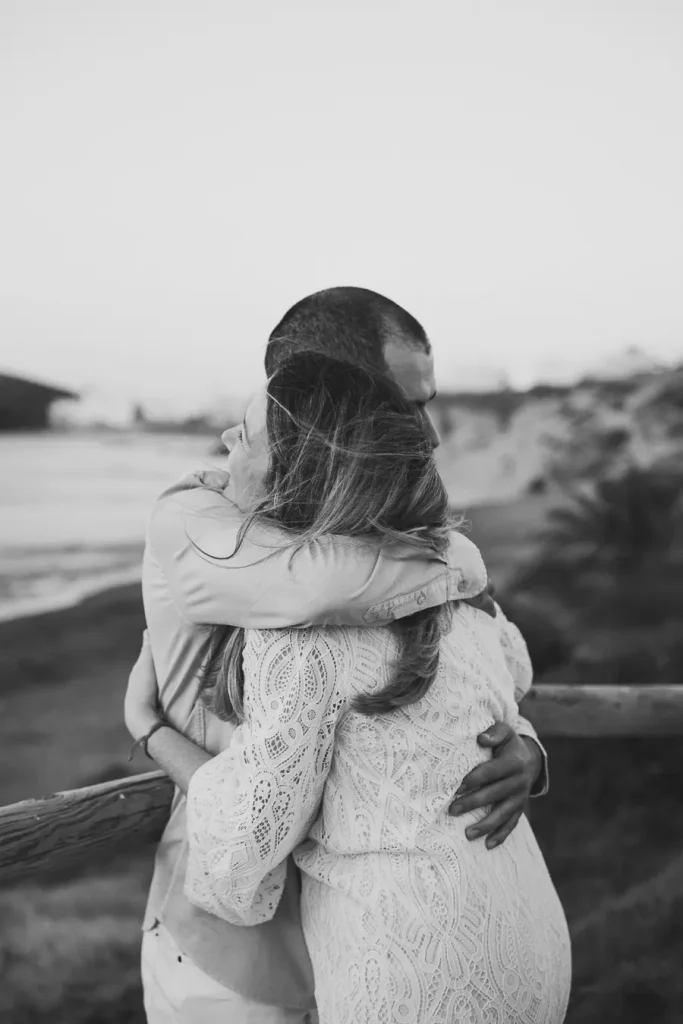 Fotografía en blanco y negro de preboda en Cabo de Gata