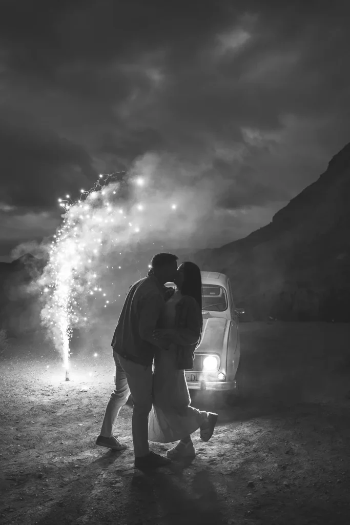 Fotografía en blanco y negro de preboda en Tabernas