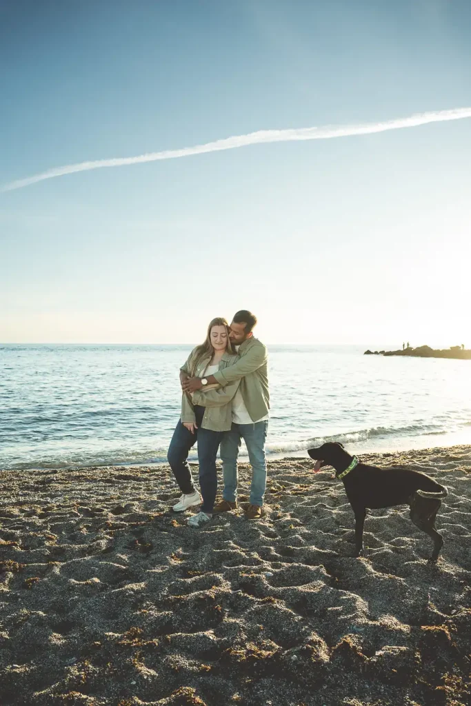 Preboda en Almería con luz dorada al atardecer