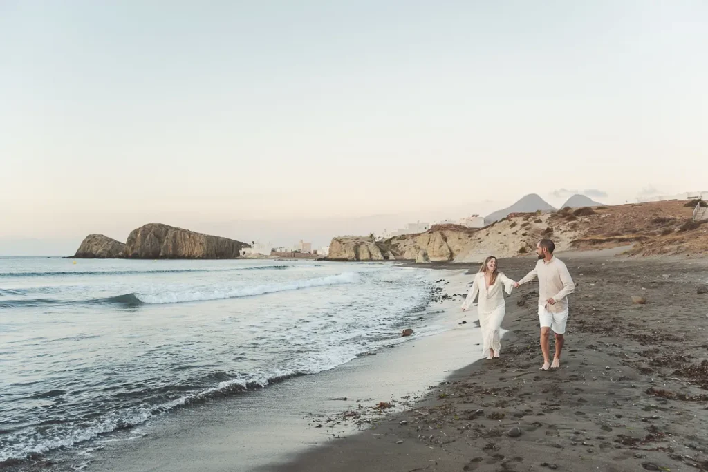 Paisaje de Cabo de Gata al amanecer durante una preboda