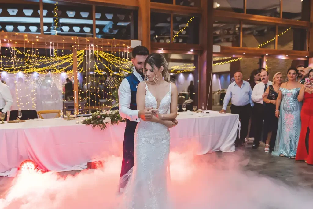 Baile de los novios durante su boda en La Jábega, Almería