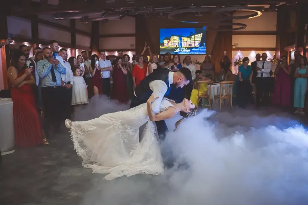 Fiesta de boda con invitados en La Jábega, Almería