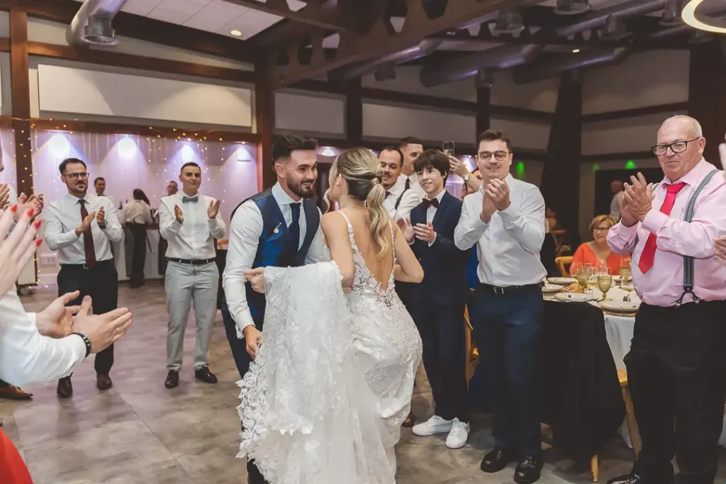 Los novios disfrutando de su boda en La Jábega, Almería
