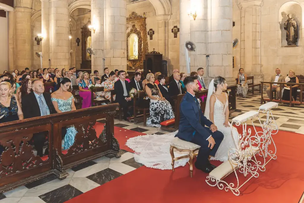 Familia durante la ceremonia de boda en Almería