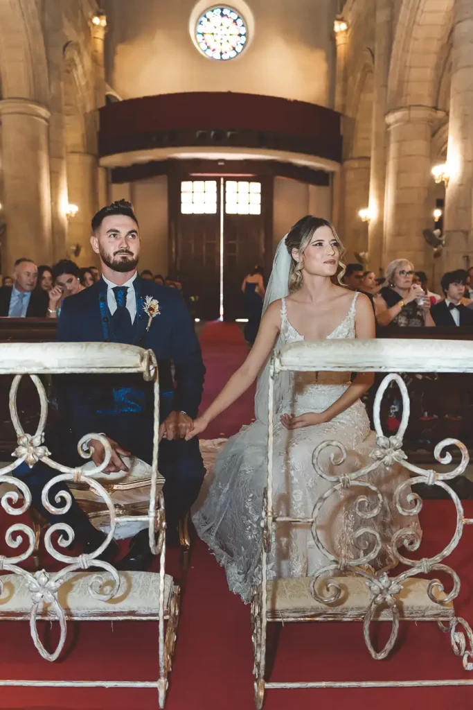 Interior de la Iglesia Virgen del Mar durante una boda en Almería