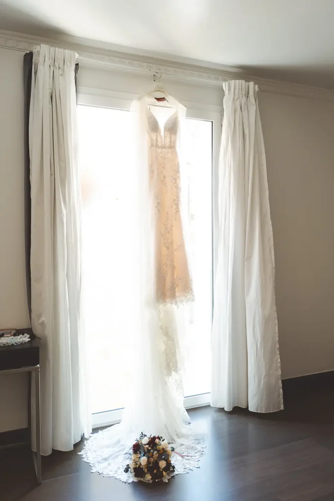 Vestido de novia preparado antes de la boda en Almería