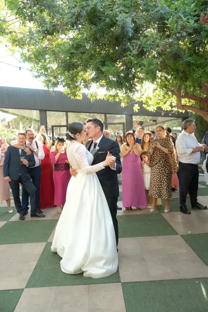 Rocío e Iván durante su primer baile en Finca Doña Adela.