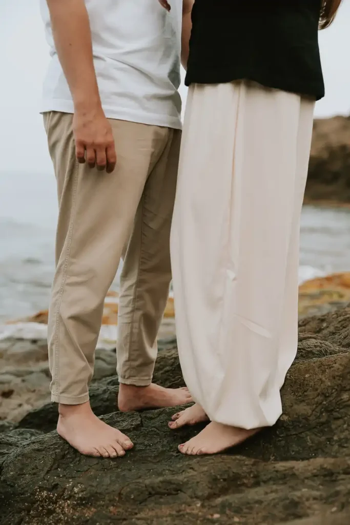 Detalle de las manos de Marta y Álvaro durante la preboda