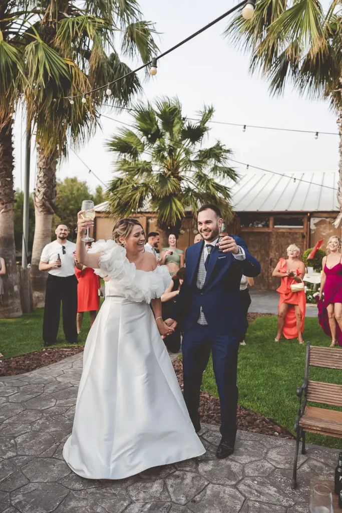 Brindis de Marta y Álvaro con sus invitados.