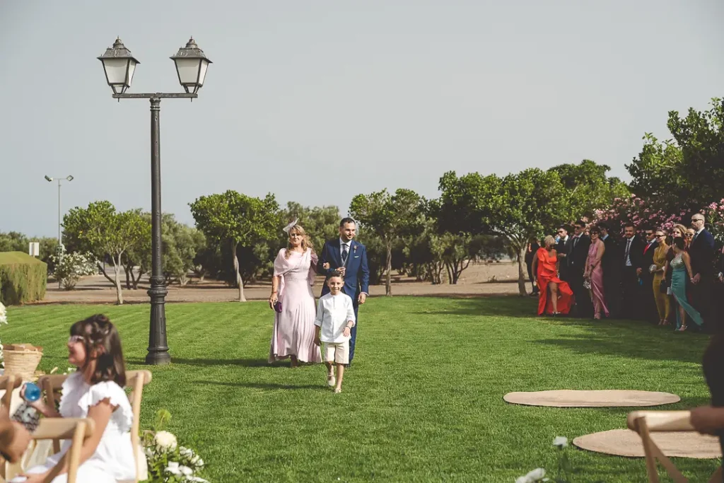 Llegada del novio a la ceremonia.