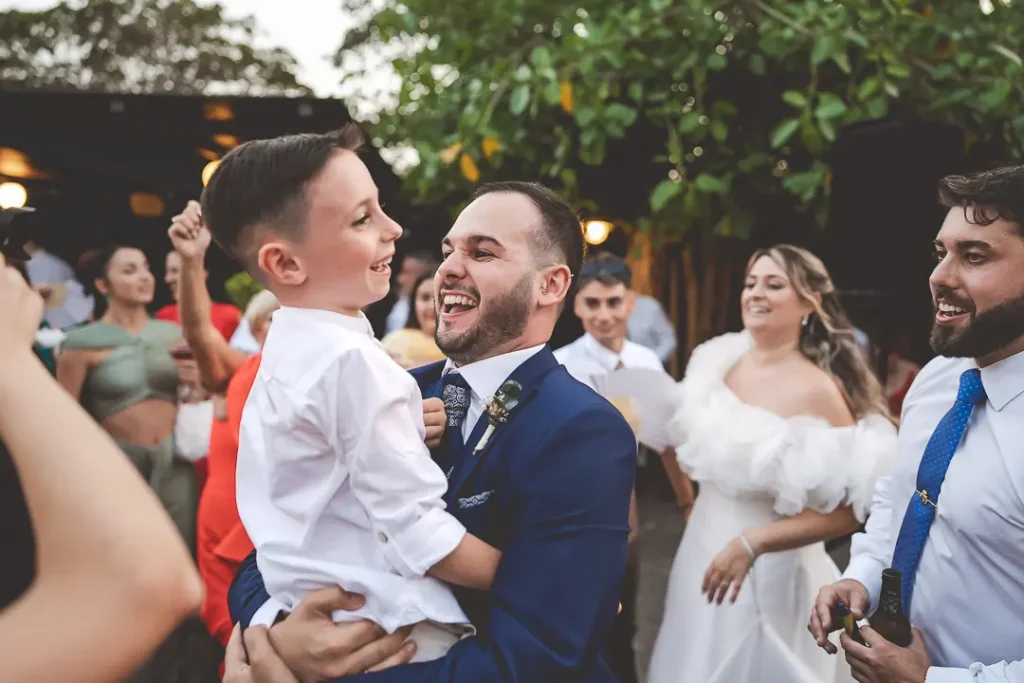 Celebración con los amigos del novio.