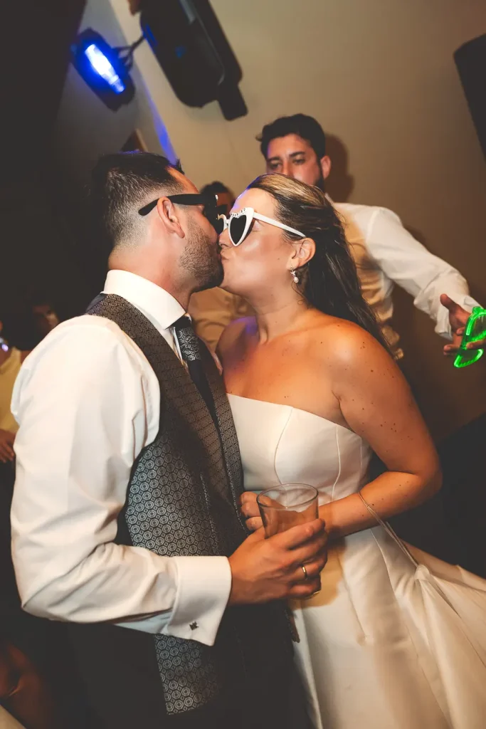 Baile de los novios durante la fiesta.