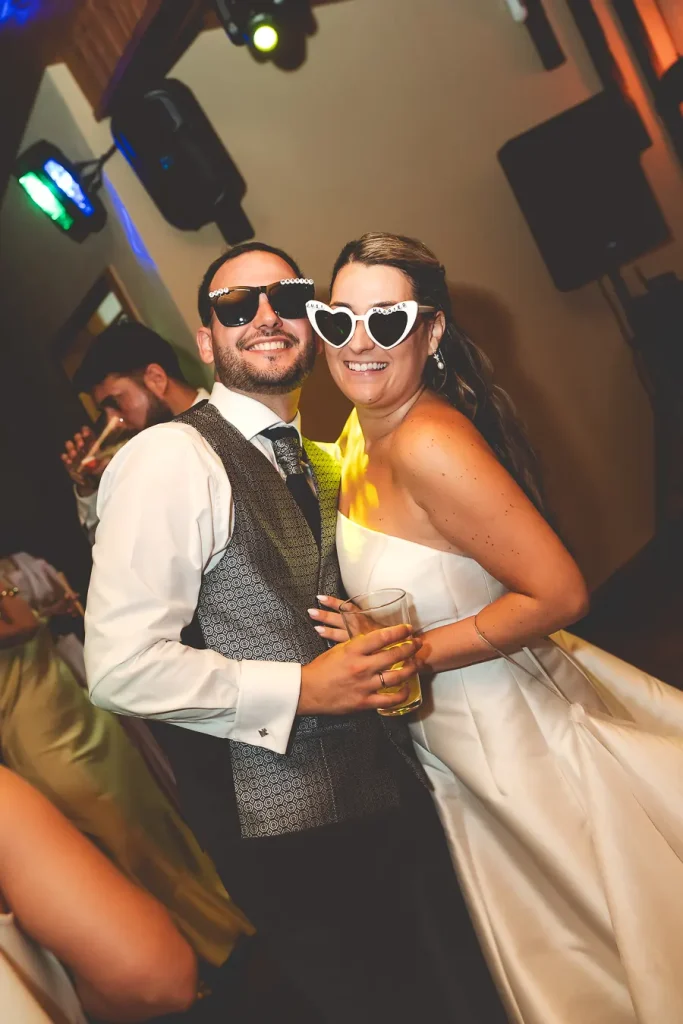 Baile con gafas durante la celebración.